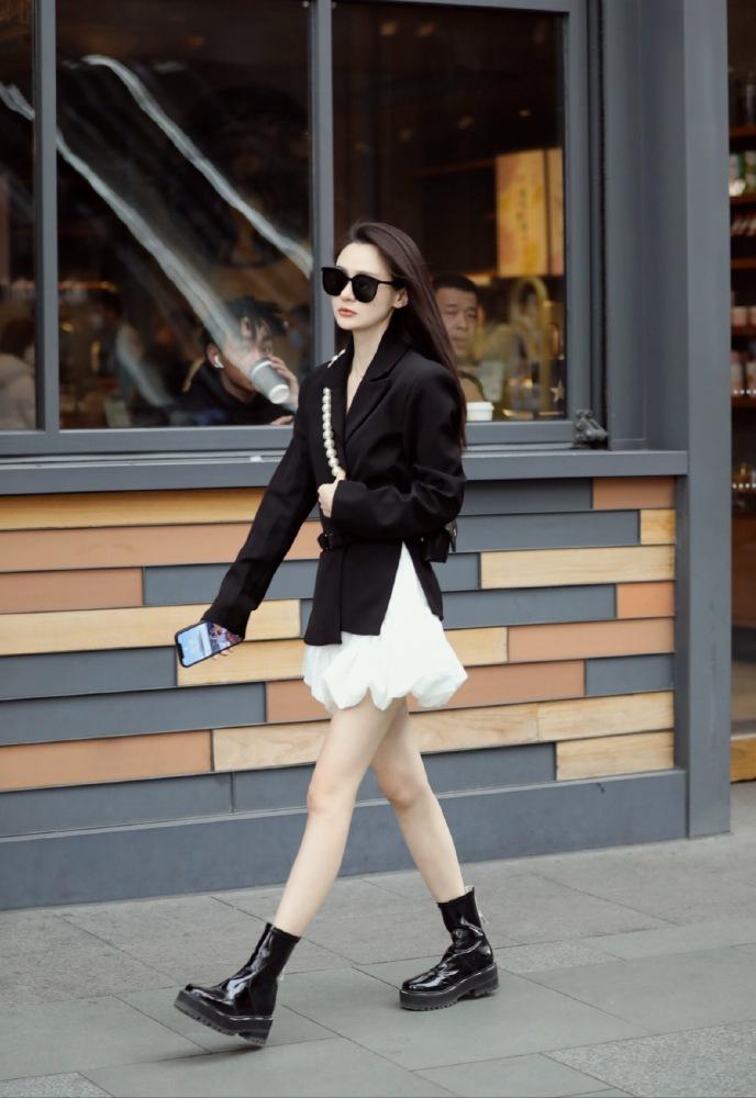 西装裙子2020年春季最时髦的穿法,好看的西装裙子的搭配