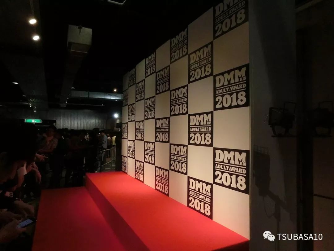 这位指导过咪蒙，卖过*片毛**儿的日本企业家，肩负起日本足球的重任