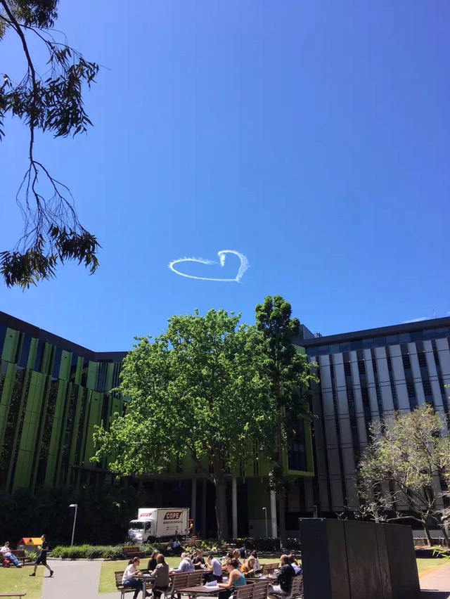 她说，年轻时要冲动一次，以后才不会后悔