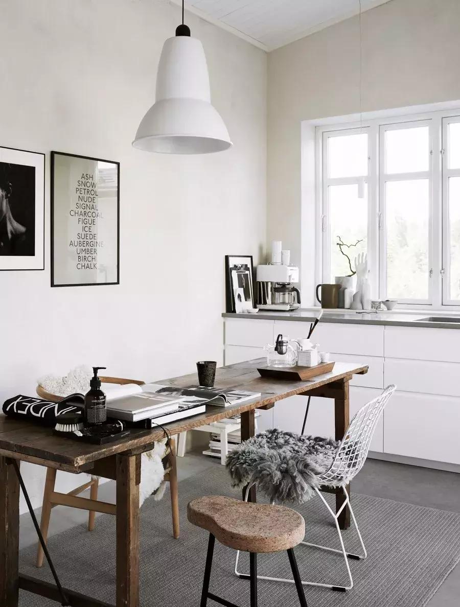 客厅里挂结婚照好不好,结婚照挂在客厅的沙发上面好吗