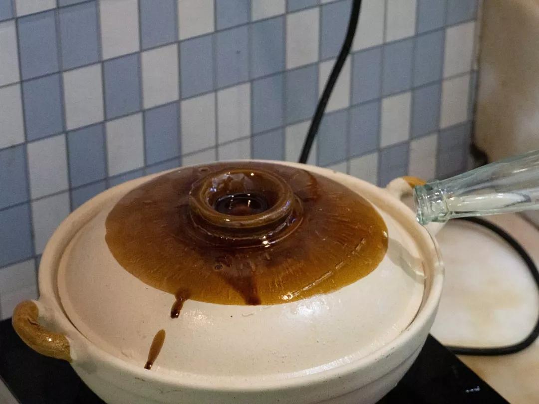 砂锅可以做焗菜吗,砂锅焗大虾花蛤金针菇