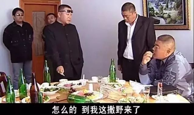 被嘲笑、被看不起的小人物,其实他背负着中国人身上浓浓的人情味