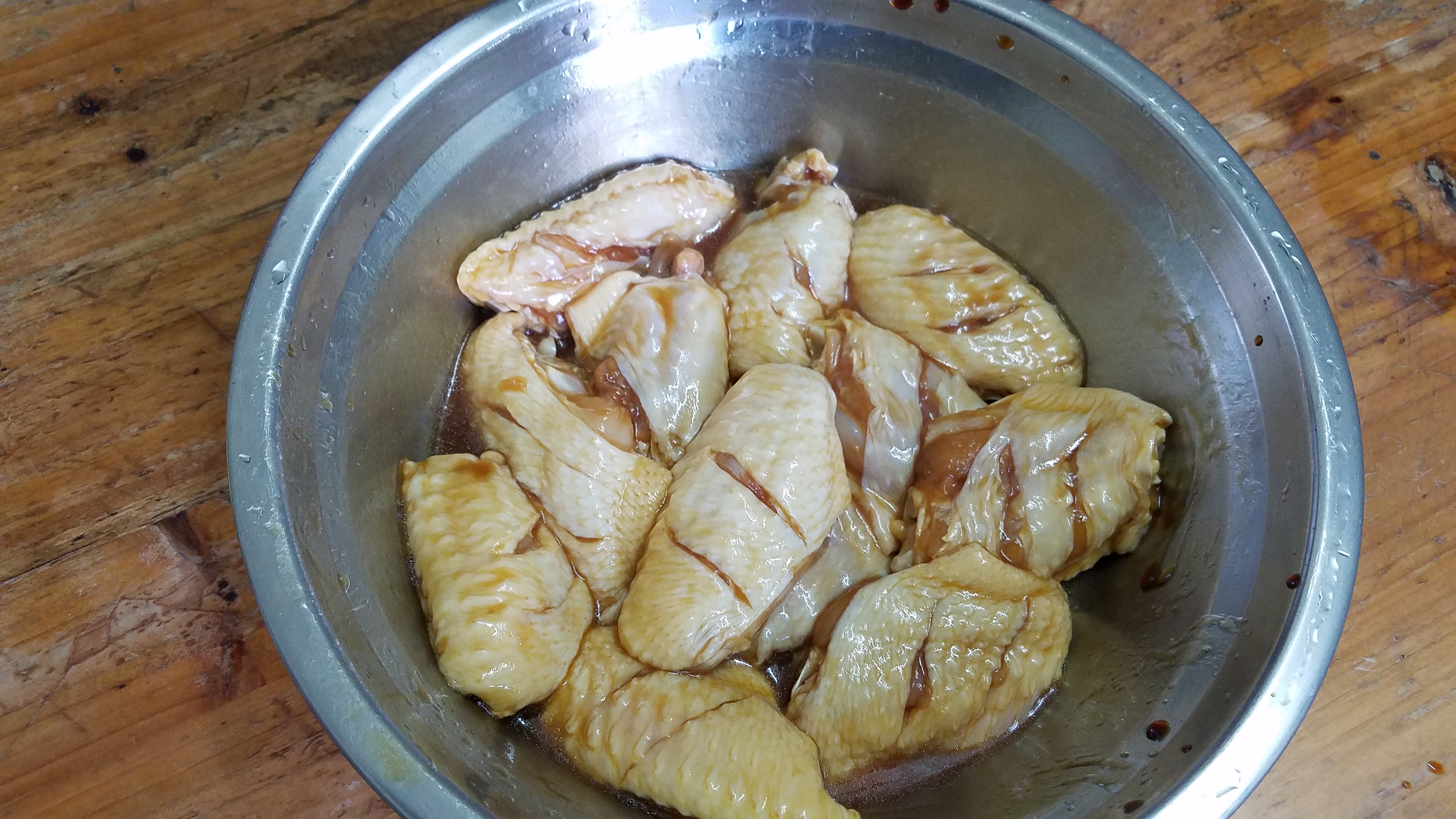 香喷喷的烤鸡奥尔良鸡翅,在家也能做香喷喷的鸡翅包饭