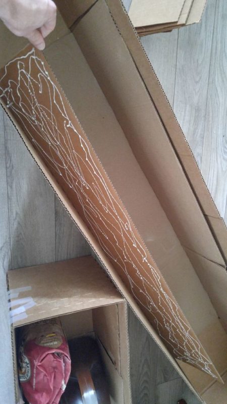 旧纸箱子做折叠床,利用老式箱子做单人床