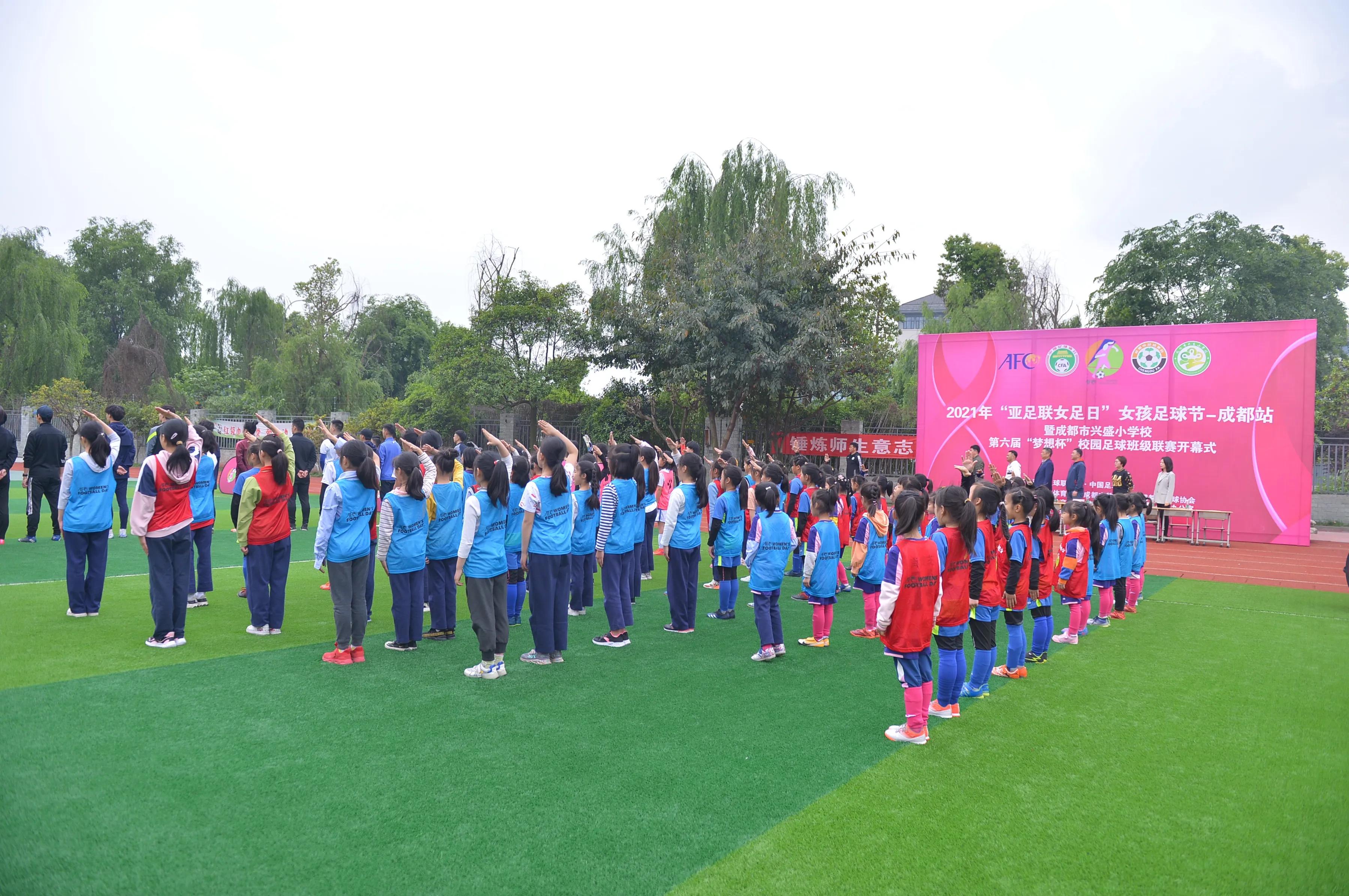 足球赛小学生女子,青少年女孩足球比赛