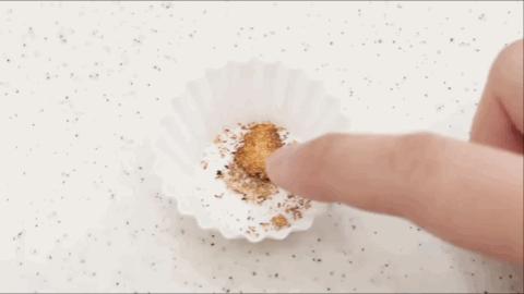 日本小哥用攒了一年的「指甲」给女友做了个钻戒？网友：妈呀变态