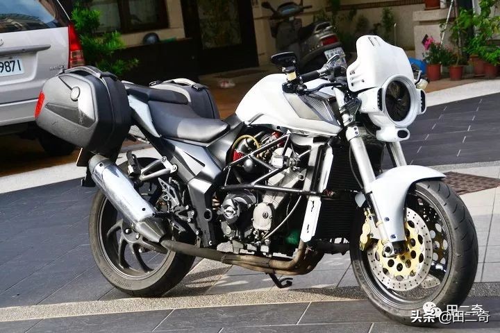 19款SYM新车发布，搭载ZXR400引擎，超炫涡*大轮**灯指纹启动