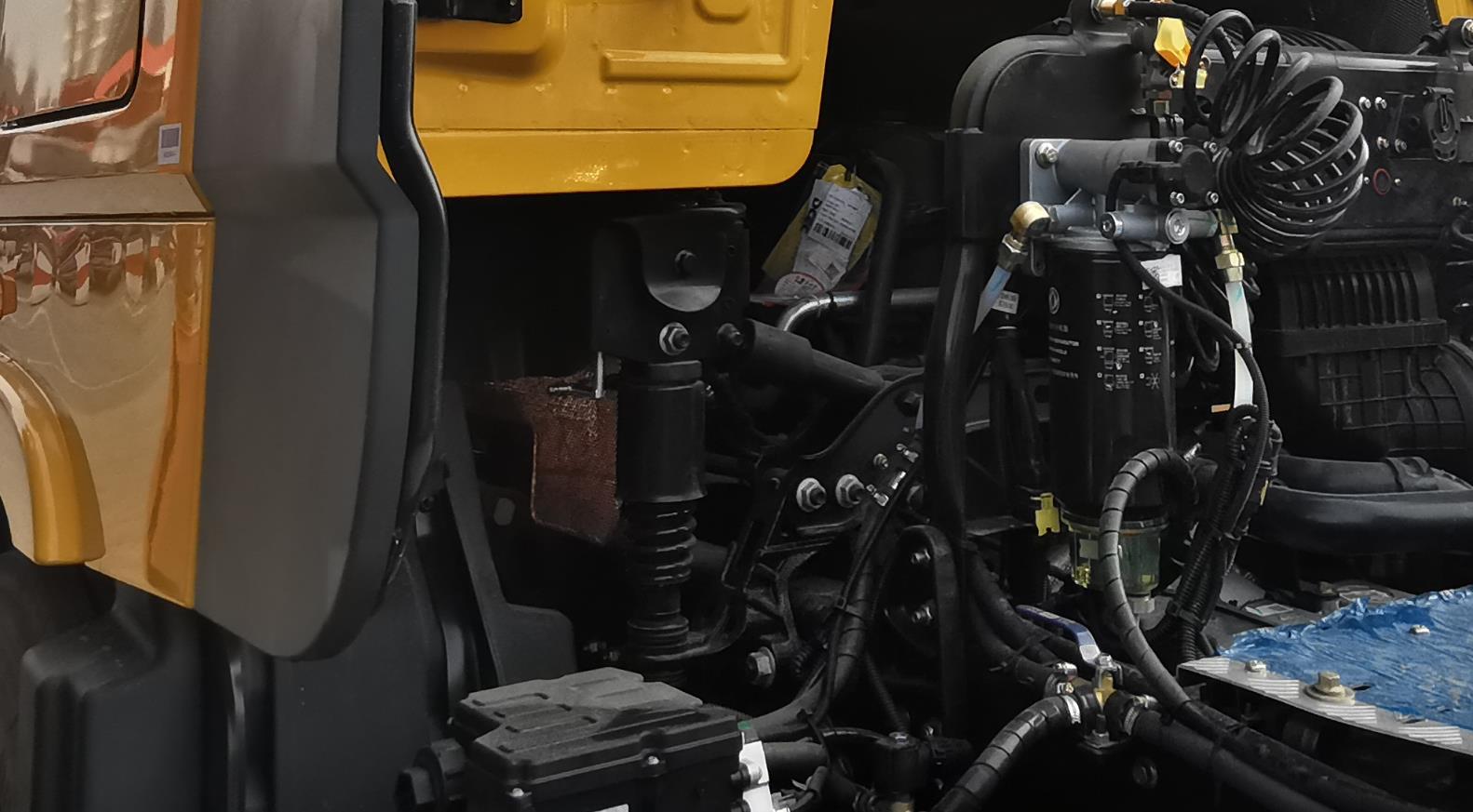 20年东风天龙新启航520重型牵引车,卡车大黄蜂