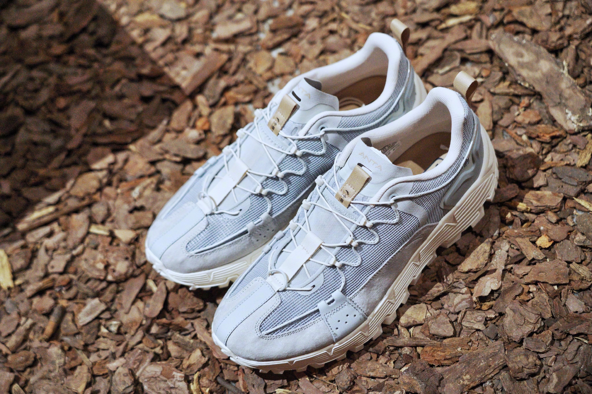 安踏颁奖服国旗版,安踏星标系列奥运领奖鞋