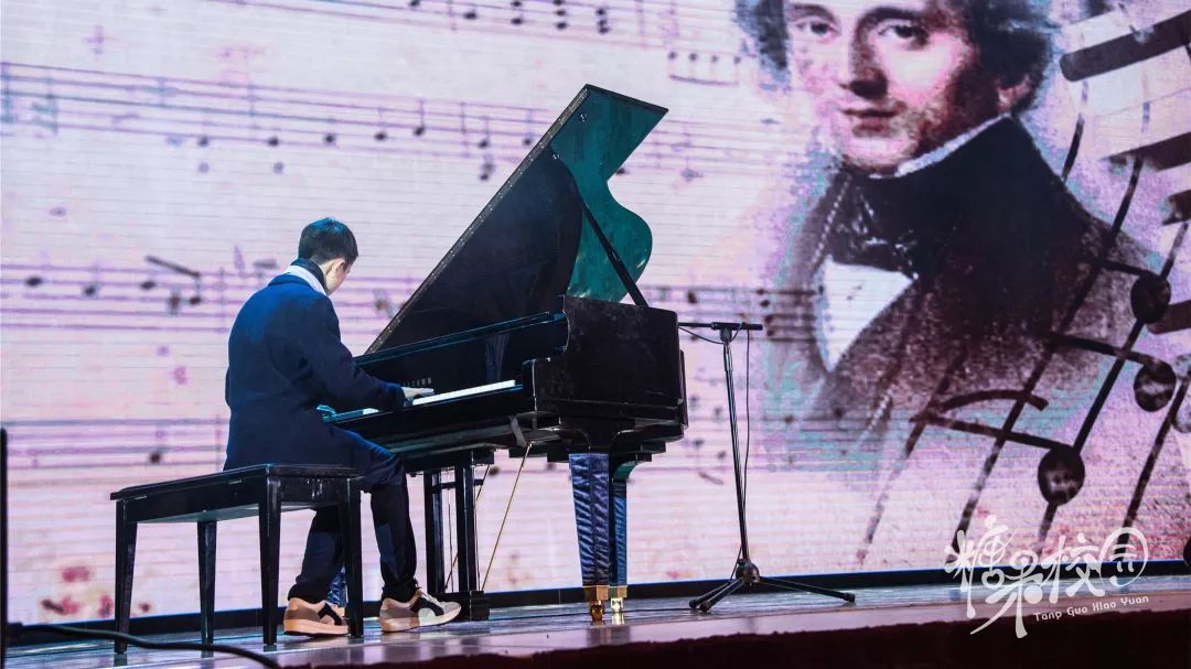 缘聚求实谱写历史篇章展望未来开启迢迢征程昆十中白塔新年盛会