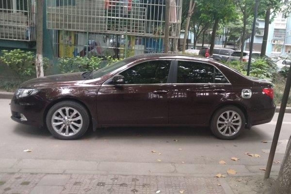 比亚迪思锐2013款1.5t手动尊贵型,比亚迪思锐2013款1.5t自动豪华型