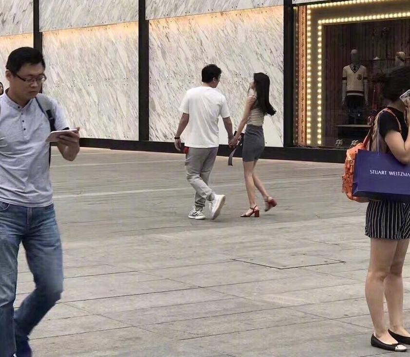 王思聪网红个人资料,王思聪两千万签约的网红是谁