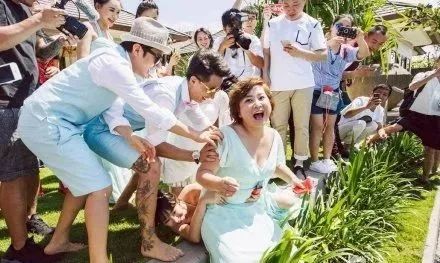 赵薇直播红酒行业,赵薇抖音直播卖红酒