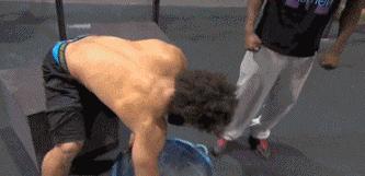 开心一刻gif下雨天,搞笑gif笑到肚子疼意外瞬间特辑