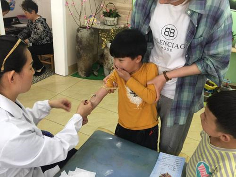 心理学解决孩子缺乏安全感,孩子喜欢这种颜色可能缺乏安全感