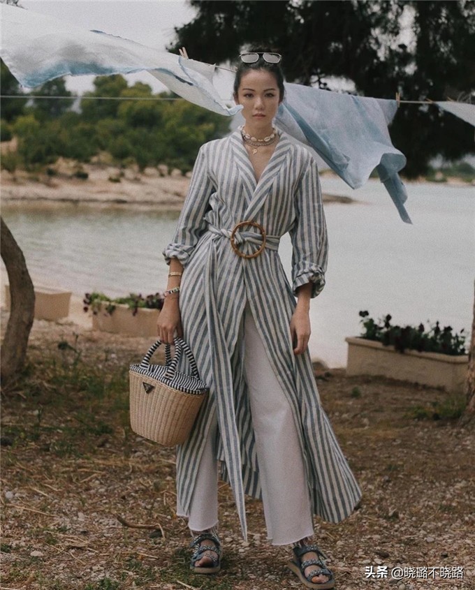 衬衫式小白裙气质高级显瘦,最近很火的高级感裙子