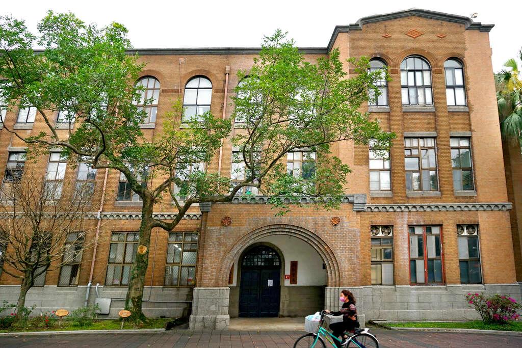 *进党民**视台北故宫犹如眼中钉，台网友怒斥：快把*物文**还给大陆