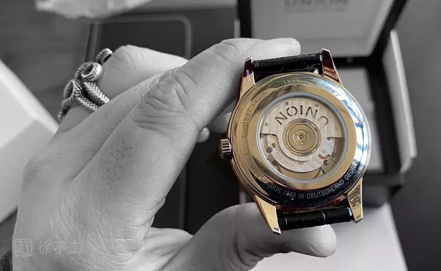 快递员送的手表是真的吗,快递收到一个很便宜的手表