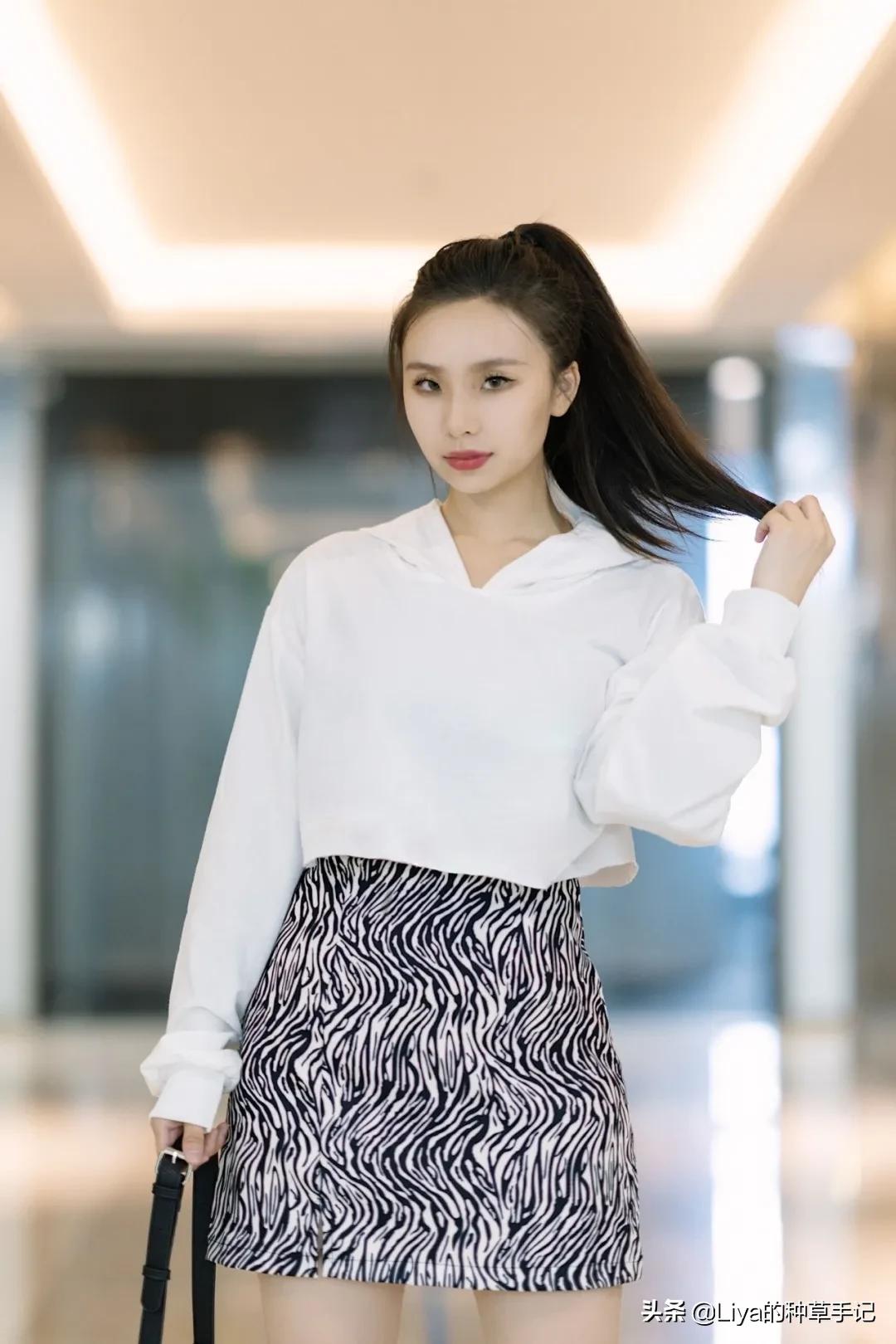 不要再披头散发了夏天适合的发型,披着和扎着都好看的浅层次发型