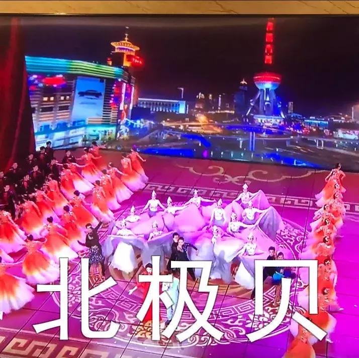 这篇春晚穿搭主要是来回(应)馈(付)社(老)会(板)的!