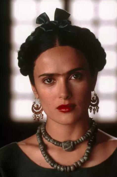 墨西哥性感女神，43岁嫁GUCCI总裁，她有的不仅是美貌