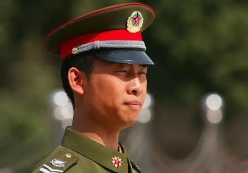 小说士兵突击伍六一最后的结局,士兵突击中伍六一和史今结局如何