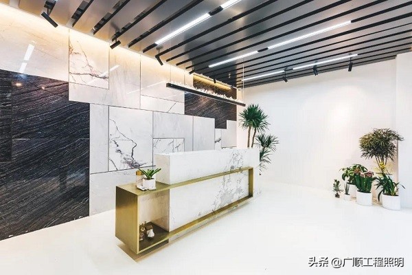 三雄极光和三雄照明区别,三雄极光极简灯