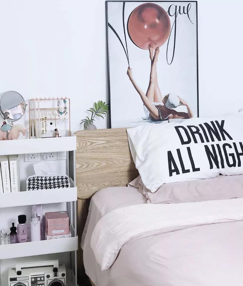 床头柜收纳除了放床头还可以放哪,床头柜里怎么收纳最合理