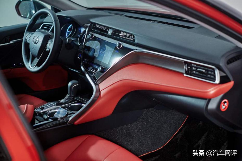 颜值爆表，用料厚道，凯美瑞告诉你什么叫中型车典范