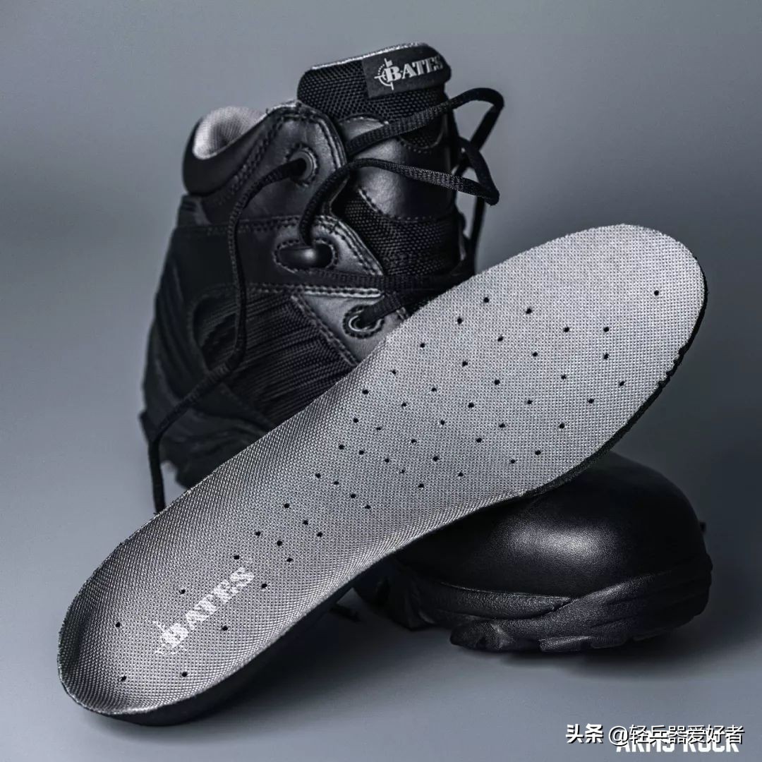 穿什么鞋更好的保护脚,军靴既能透气又能防水吗