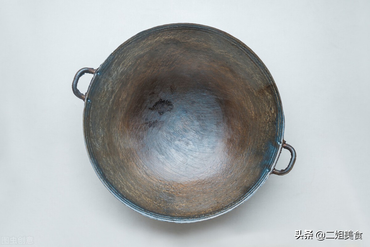 用过的铁锅怎么不生锈的最佳方法,如何让用过的铁锅不再生锈和粘锅