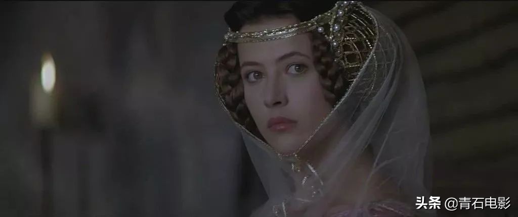 血与光交织的战争史诗，女神苏菲玛索盛世美颜，豆瓣评分高达8.9