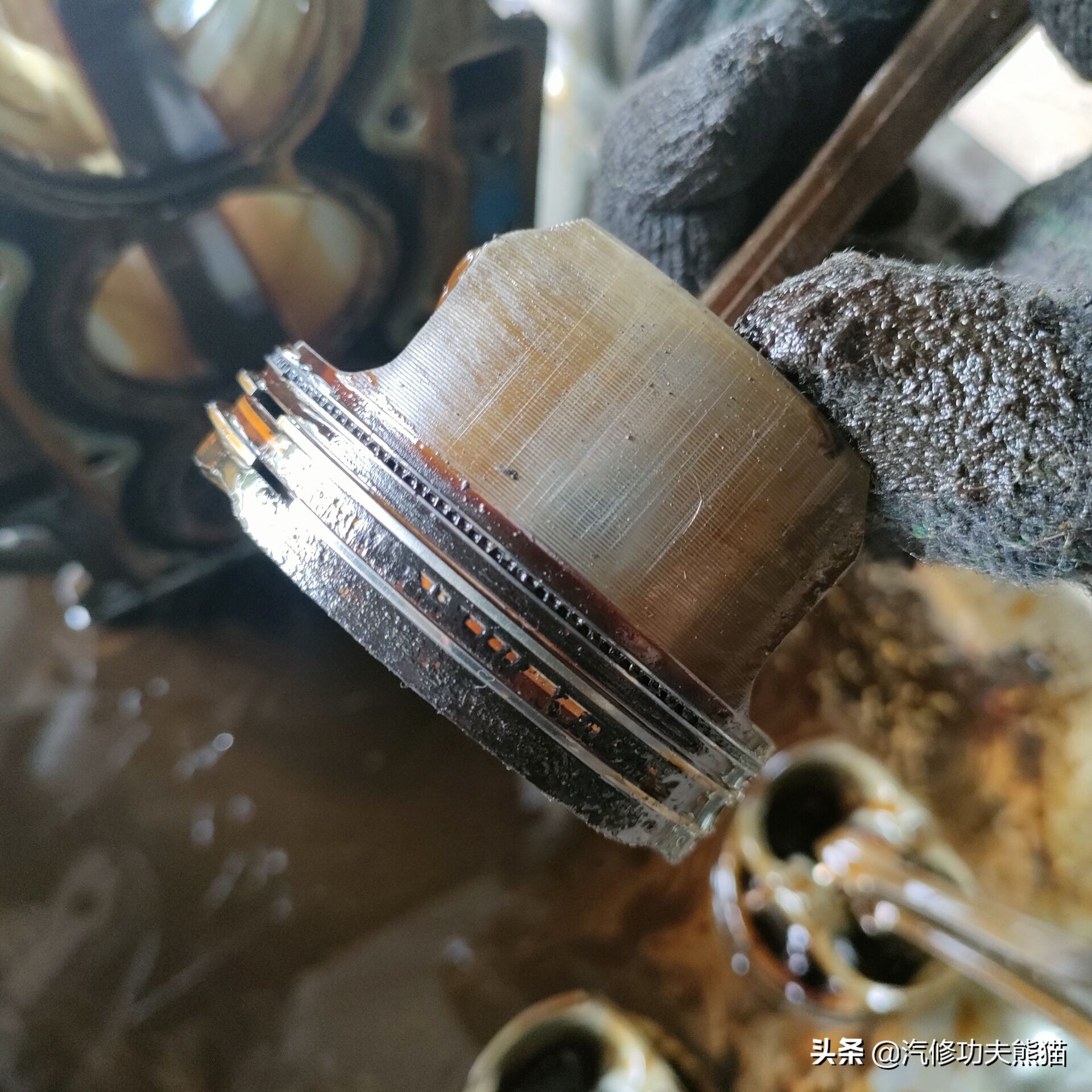 宝马e90325i2007款,宝马e90漏机油通病