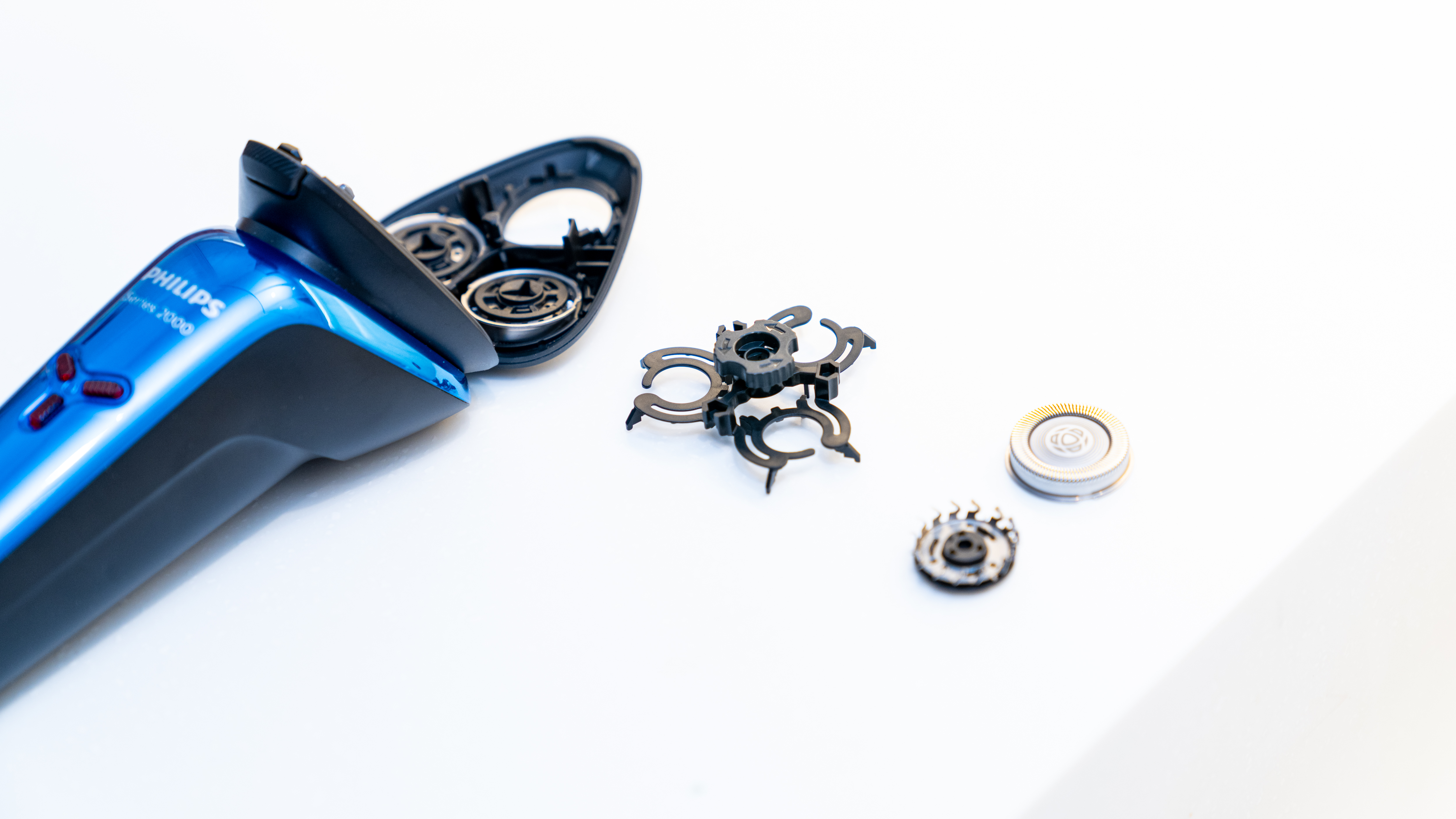 飞利浦s2302剃须刀好用吗,飞利浦电动剃须刀s2303怎么样