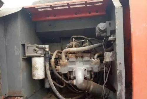 挖掘机冒黑烟严重怎么解决,挖掘机工作起来冒黑烟是怎么回事