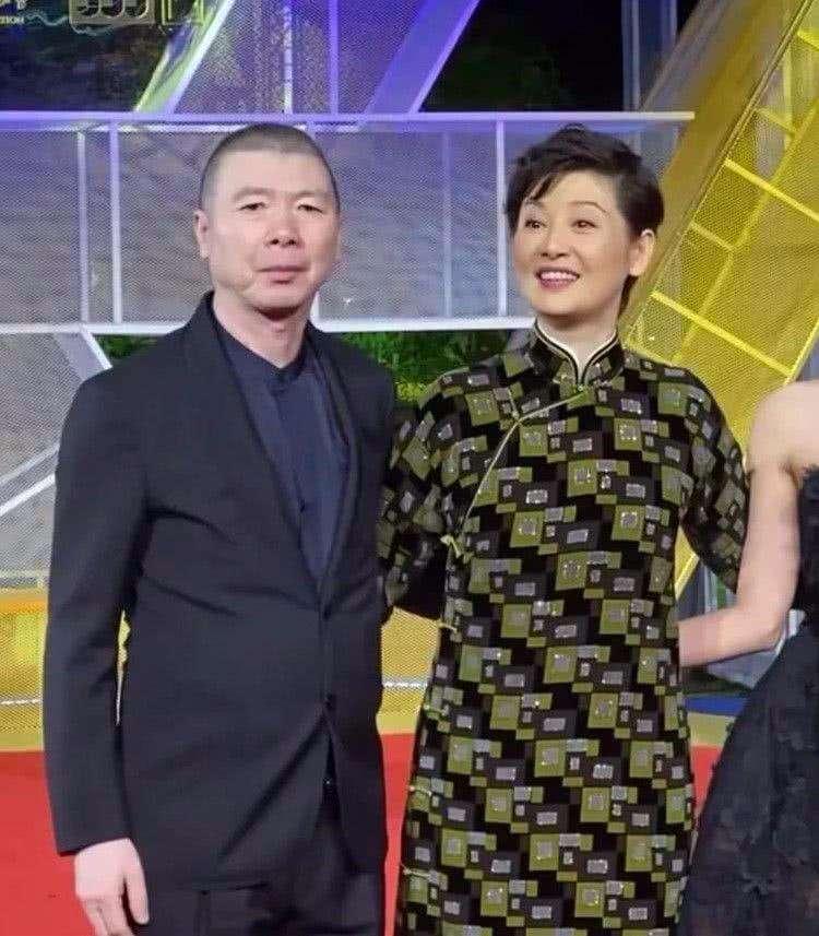 徐帆穿刺绣旗袍,徐帆和徐静蕾同框穿旗袍