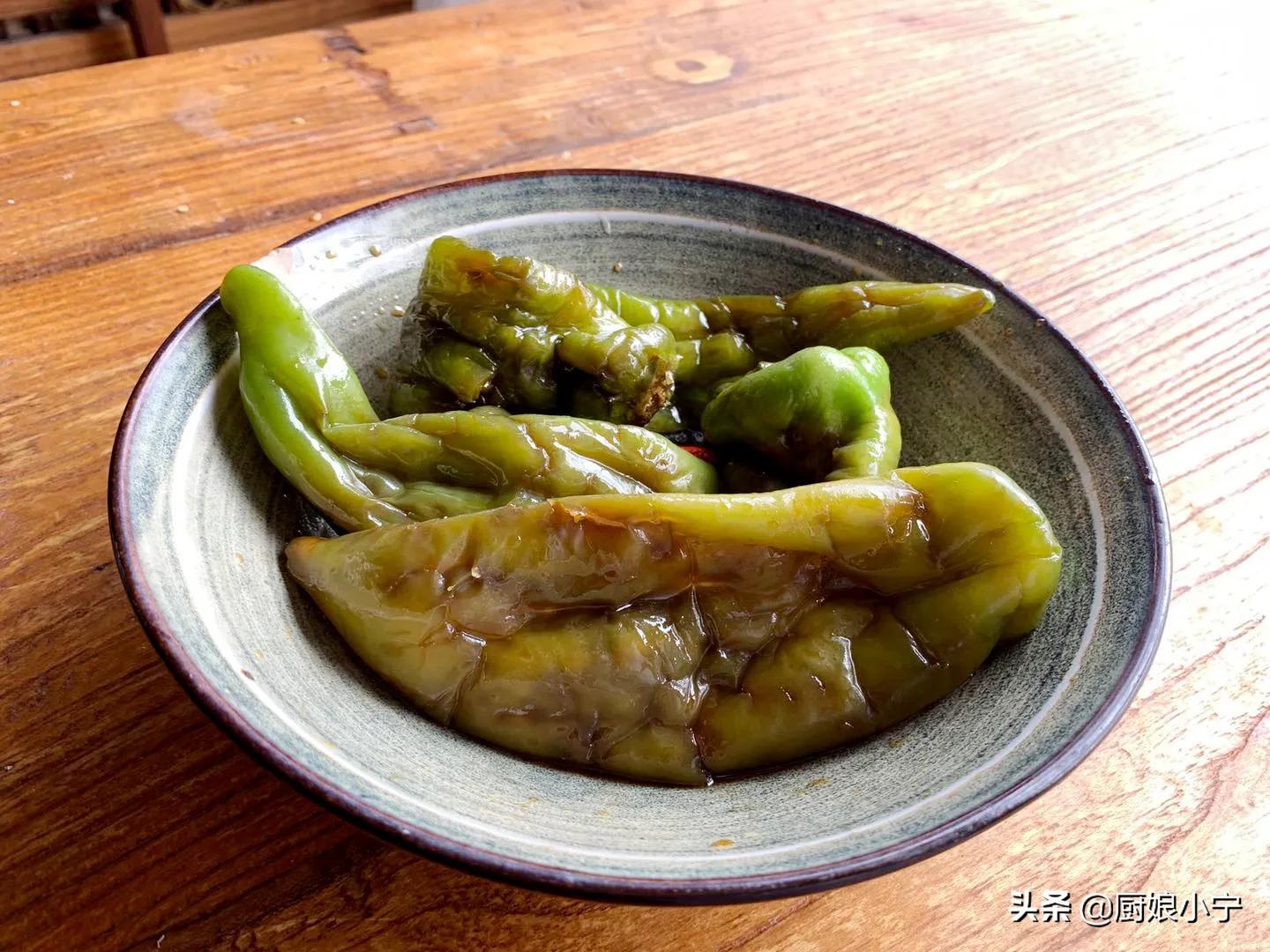 生抽腌小米辣椒和姜的最简单做法,腌辣椒最好吃的做法王刚