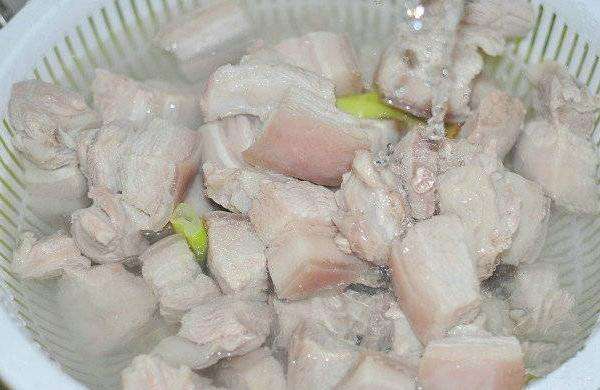 传统家常红烧肉不用酱油熬糖色,用红烧料做红烧肉不用啤酒