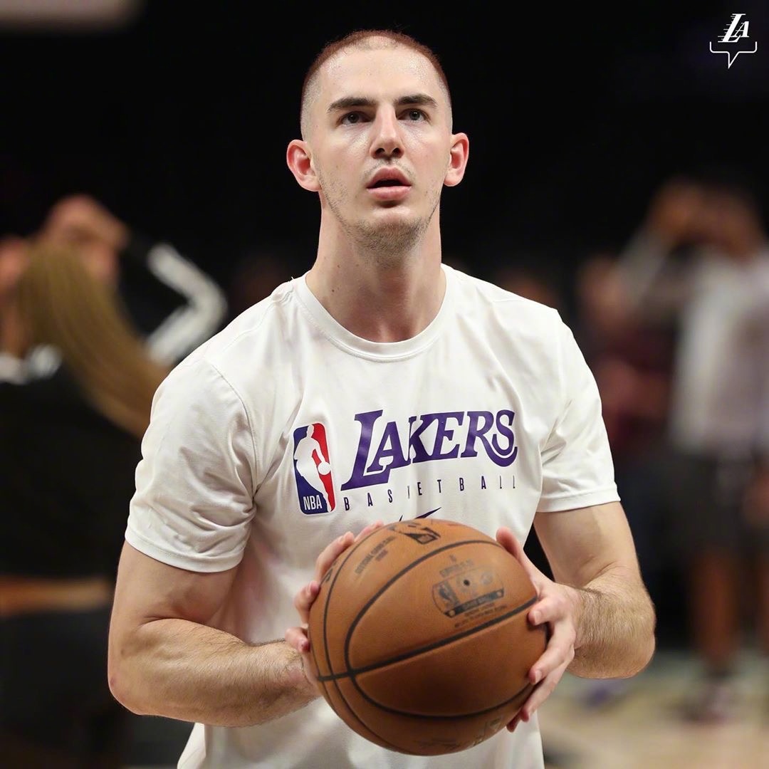 篮球是由什么构成的,篮球是属于什么项目