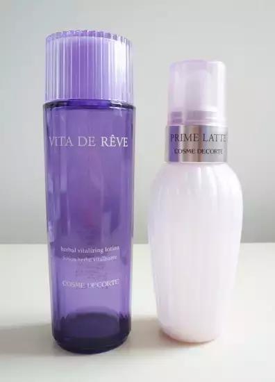 皮肤敏感又长痘用什么水乳,皮肤干燥起皮还长痘推荐水乳