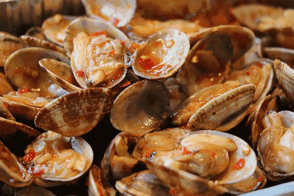 这个最适合冬天来的北方小城，光是海鲜就能让你吃回票价