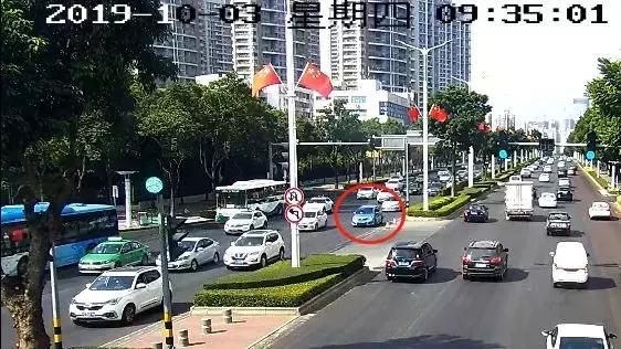 82岁老人中暑晕倒三人相救,80岁老人暑天中暑呕吐