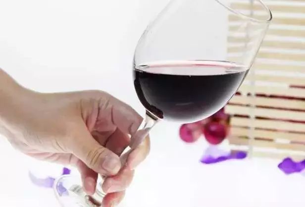 红酒的喝法和配方大全,红酒饮用全过程