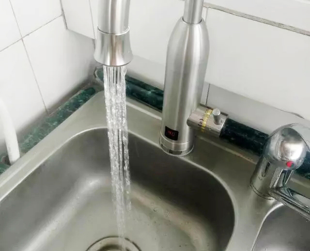 即热小厨宝与即热式水龙头哪个好,即热式水龙头和小厨宝哪个更好
