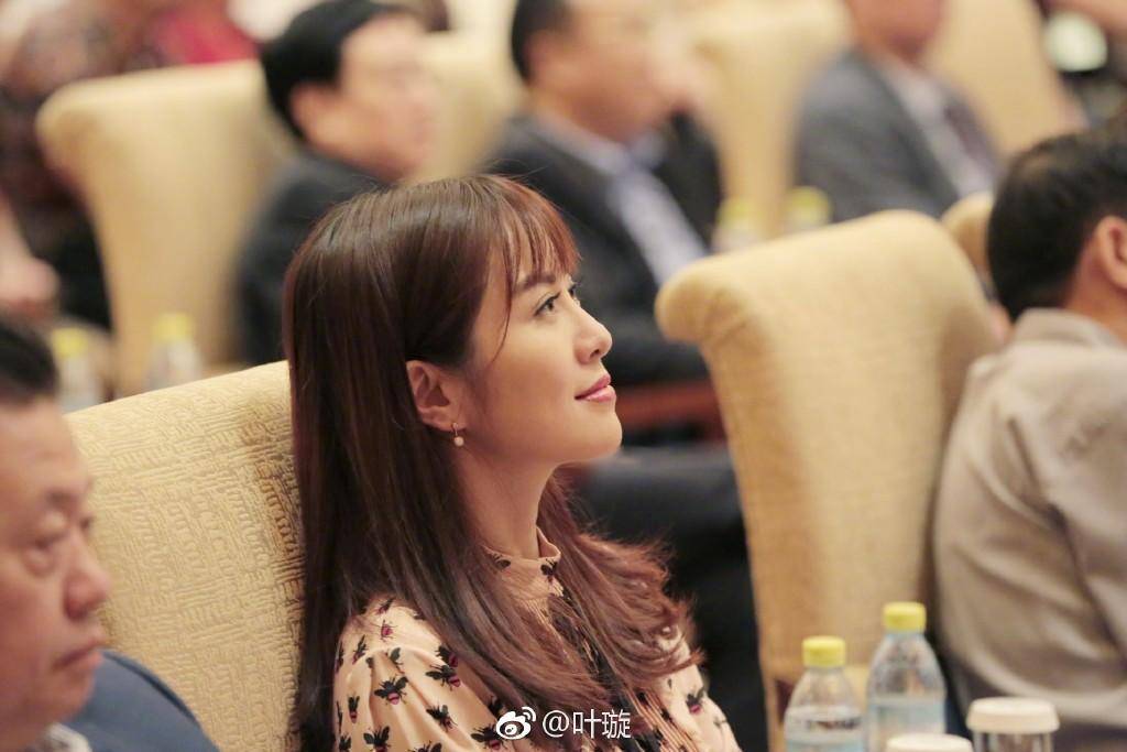 叶璇新恋情秀恩爱,叶璇曝曾因异地恋而选择分手