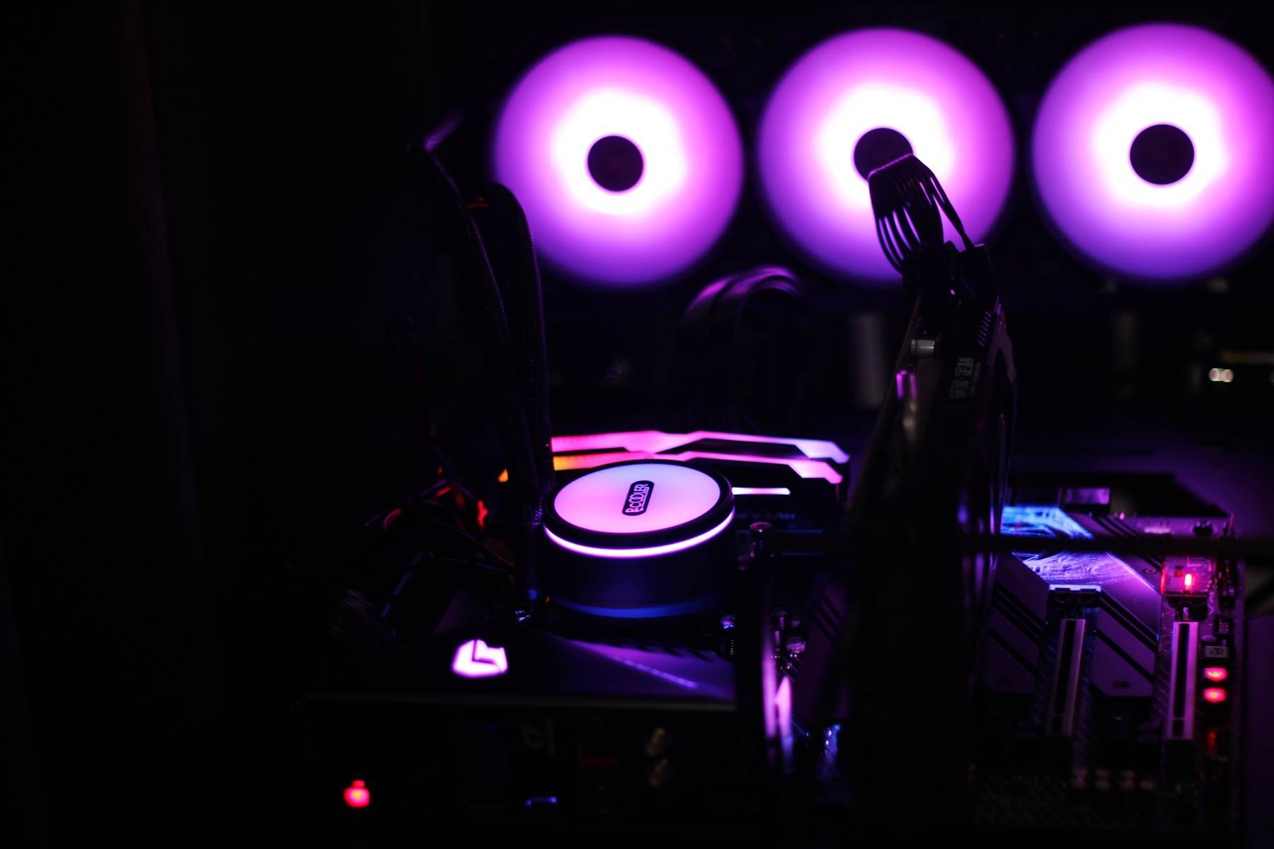 电脑散热器怎么装电源,电脑散热器安装供电