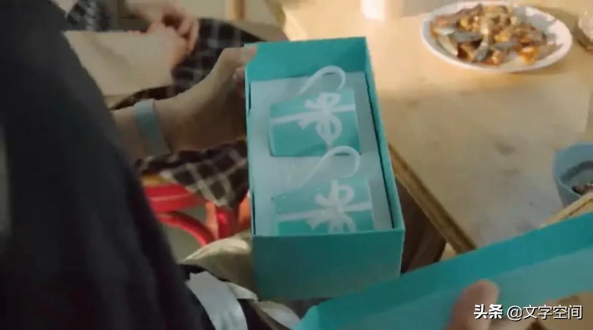 给自己暗恋的人送杯子什么意思,送杯子给异性有什么寓意