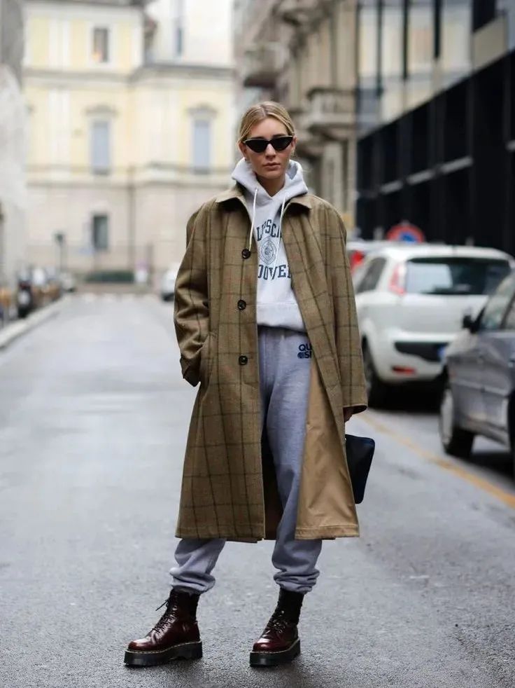 墨绿色格纹大衣怎样搭配好看,短款格纹毛呢大衣的搭配方法