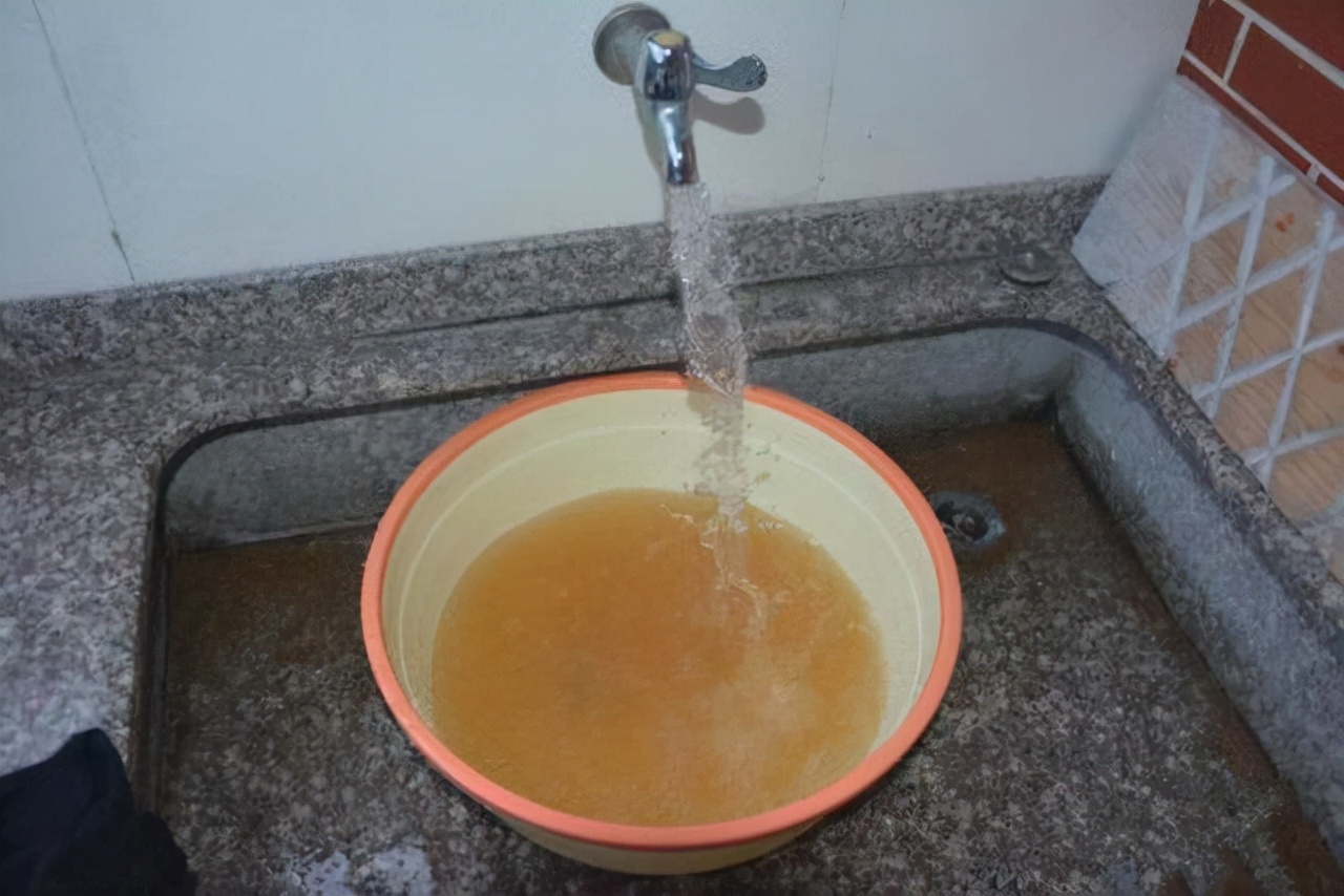 家里水发黄的解决方法,自来水发黄用前置过滤器有用吗