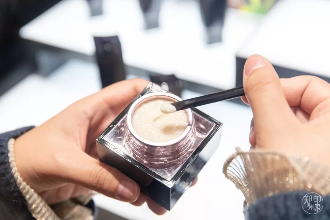 火爆的抖音小红书,pola小红书